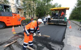 На выходных в Оренбурге продолжается активный дорожный ремонт