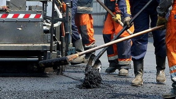 В Оренбурге продолжается ямочный ремонт дорог