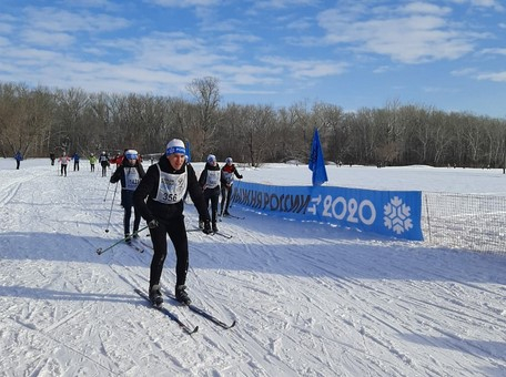 Банк «Пойдём!» впервые стал партнером и участником XXXVIII открытой Всероссийской массовой лыжной гонки «Лыжня России» в Оренбурге и предоставил призы лыжникам, занявшим в соревновании 4,5 и 6 места