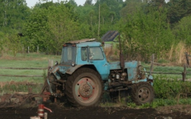 Коммунальщики Оренбурга получили 6 новых тракторов