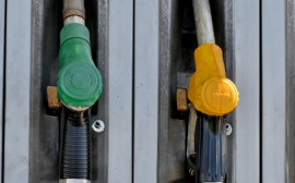 В Орске цены на бензин упали почти на 7 рублей