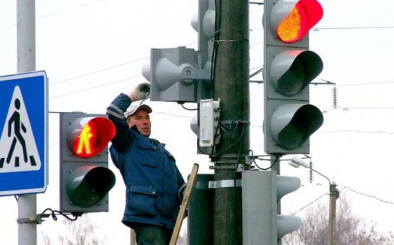 В Оренбурге установили новые дорожные знаки и отремонтировали светофоры