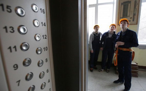 В Оренбурге капитально отремонтировали 49 лифтов